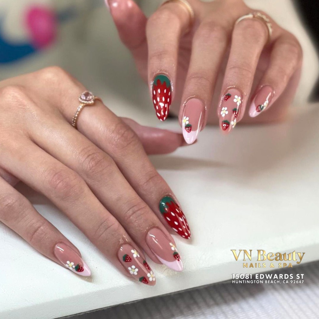 Trending July Nail Ideas